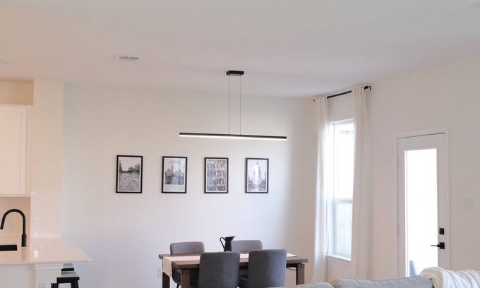 Manor House | Manor Vacation Rental w/Yard: 15 Miles to Austin!