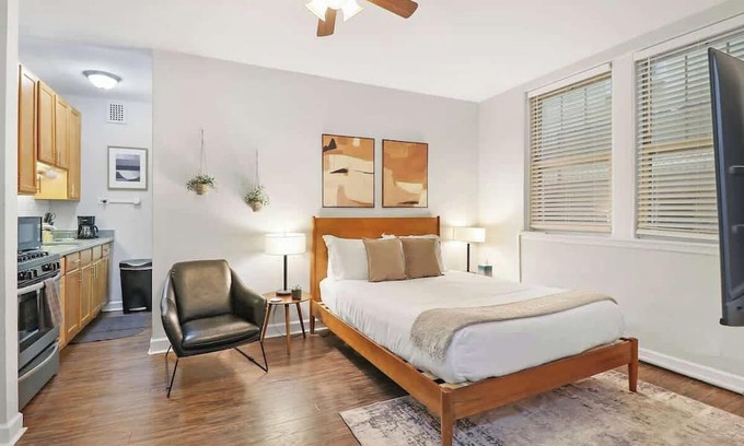 Hyde Park Apartment | Trendy Studio Apartment in Chicago