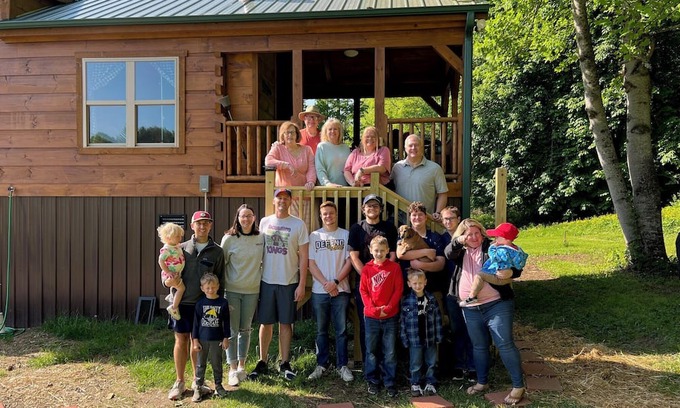 Altamont Cabin | Cozy 1 BR cabin 100 feet from the Linville River near Newland, NC. EV charger