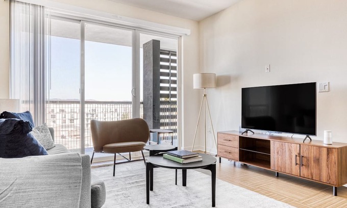 Del Rey Apartment | Deluxe Marina del Rey 2BR w/Pool & Gym, steps to beach, by Blueground