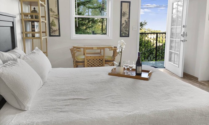 Hollywoodland Apartment | Scenic Secret Stairs Apt Hollywood Hills