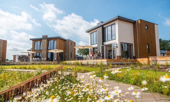 Kerkdriel House | Holiday house Kerkdriel for 1 - 8 persons with 4 bedrooms - Holiday home