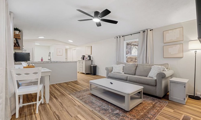 Cookson House | CUTE Hidden Gem! 2 BEDROOM-3 minutes from the Cookson Bend Marina. GREAT VIEW!