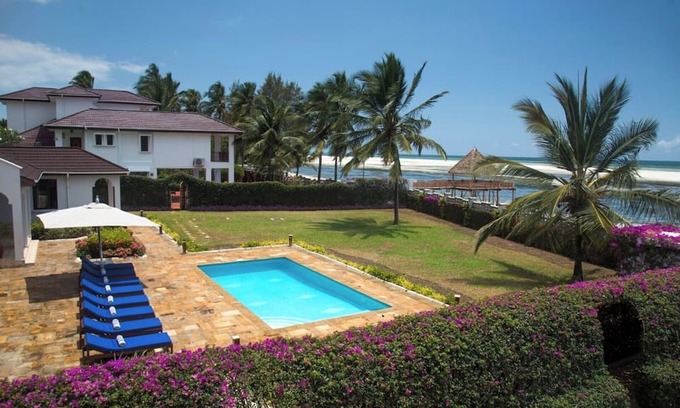 Marumbi Villa | Zanzibar Beachfront Villa 1012