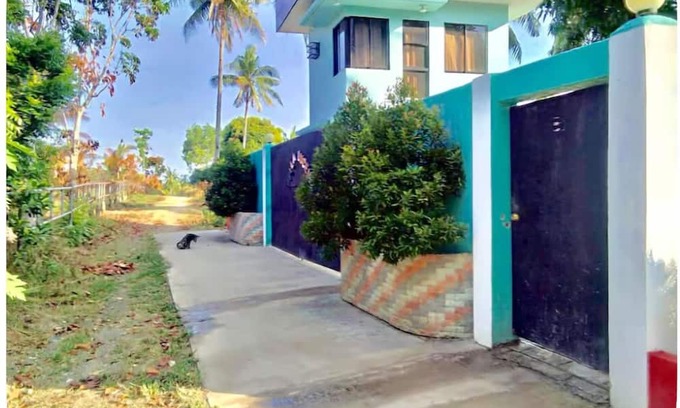 San Remigio House | Tranquil B & B with AC/Rooftop Lounge/Bar/Cabanas and Gourmet Kitchen