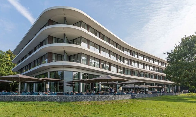 Wageningen House | Modern Getaway w/Gym, Relaxing Sauna & Scenic Terrace | Near Arboretum Belmonte