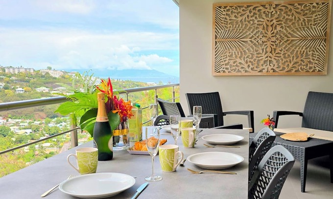 Papeete Condo | Ateatea apartment, on the heights of the Papeete - 2 bdr - A/C - WiFi -pool