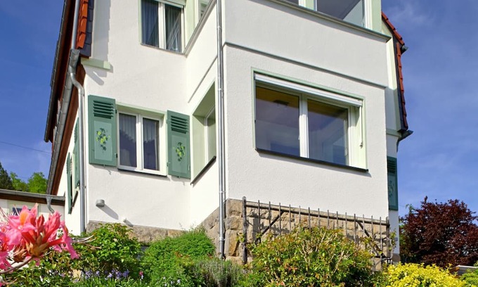 Dresden House | Holiday Home 'Weitblick' with Mountain View, Private Terrace and Wi-Fi