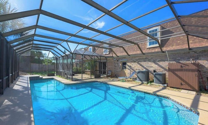 Ormond Beach House | Enjoy Beautiful Ormond Beach 4BR Apt WiFi & Pool