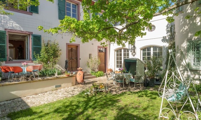 Mainz-Bingen Apartment | Apartment in the baroque house Groß-Winternheim - Holiday apartment with terrace