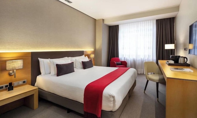 Anantapur House | Charming 9-bedroom hotel with WiFi, AC in fantastic Anantapur