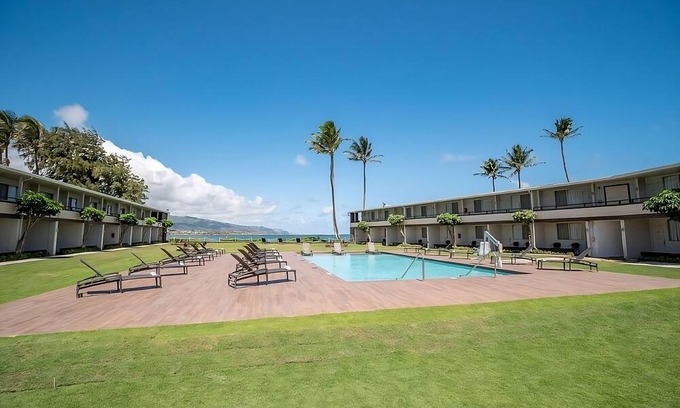 Kahului House | Island Comfort Awaits! Poolside Stay w/ Pet Access, Near the Beach