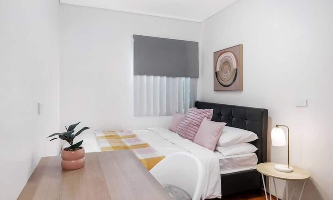 Bexley North House | Spacious 11-bedroom house in fabulous Bexley North with AC, WiFi with Pool