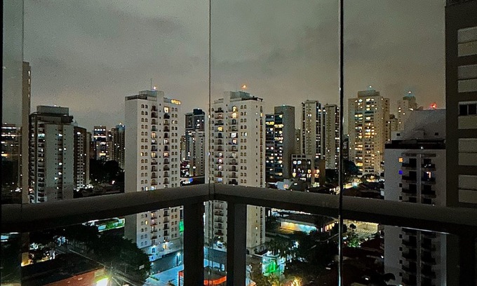 Lapa de Baixo Apartment | Modern apartment with balcony and privileged location