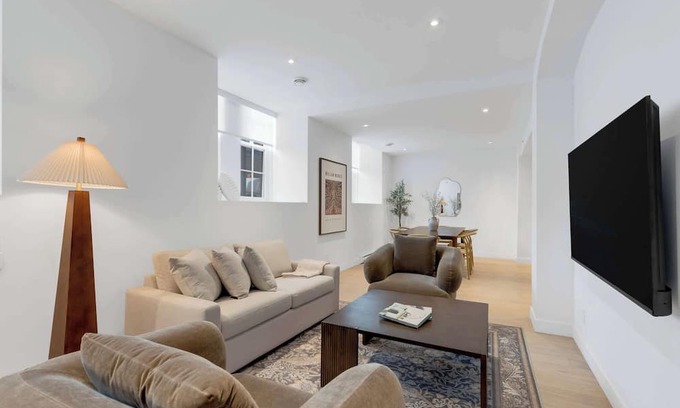Chinatown Apartment | Convention Center-Old Mtl 3BDRS-3BA