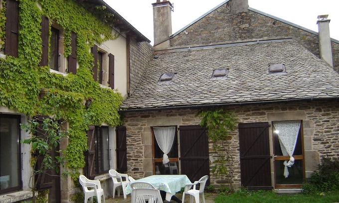Arvieu House | Country house in the village near Lake Pareloup