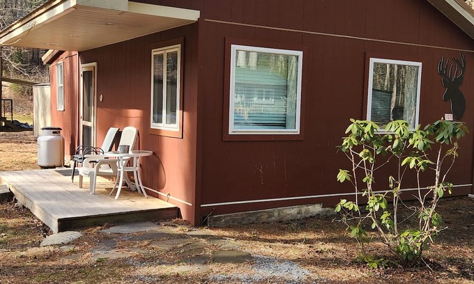 Antes Fort Cabin | Deer Charming 2-bedroom Fly Fishing cabin with WiFi, AC in Waterville, PA