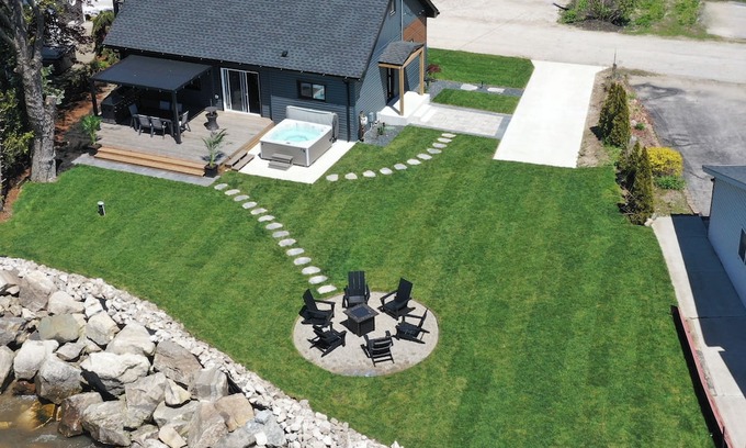 Amherstburg Cottage | Shore To Please-Tranquil Getaway