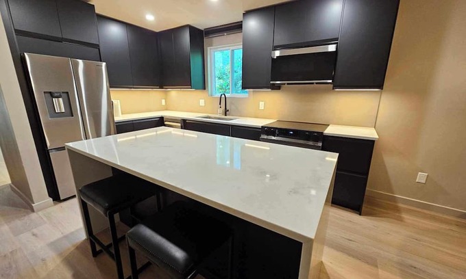 Rosewood Apartment | Modern 2 bed, 2 bath with backyard located near USC, Fort Jackson, and Prisma.