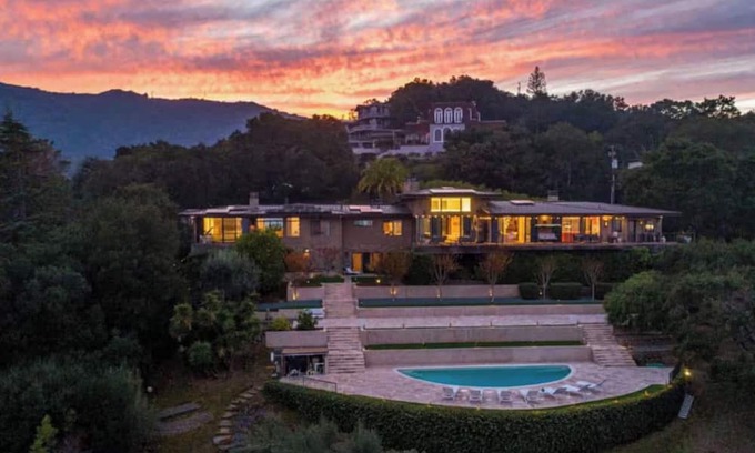 Loyola House | Spacious 7-bedroom house in serene Los Altos Hills