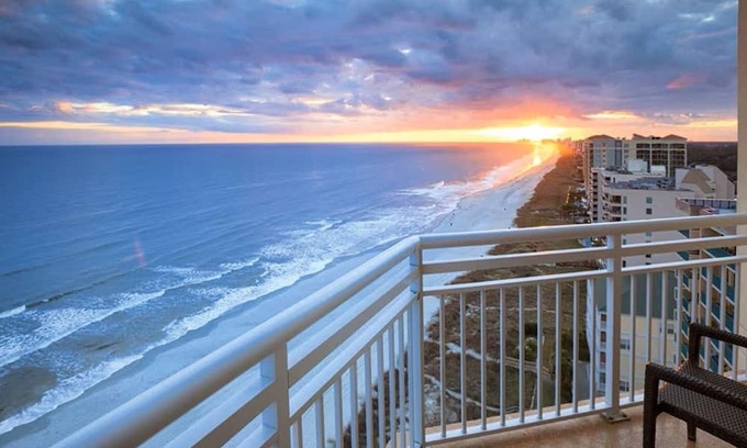 Ocean Drive Condo | 3-bedroom OCEAN FRONT Club Wyndham condo, North Myrtle Beach with all amenities