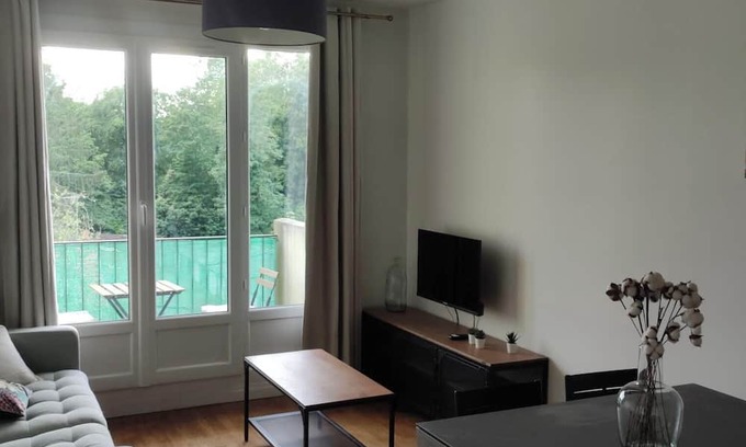 Gaudiniere Apartment | Bright apartment - park view