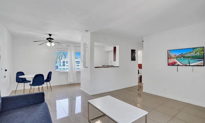 North Beach Apartment | Waterfront Studio | Hollywood Boardwalk | Pool