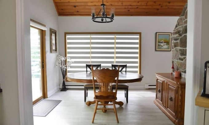 Norland House | New Spacious Lakefront Family Cottage w/BBQ & Toys
