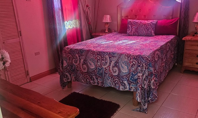Silver Sands House | 2 Bedroom 2 Bathroom Kitchen Living room and verandah Close to a beach