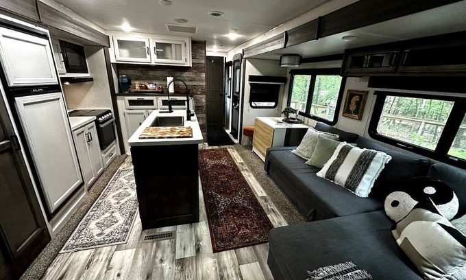 Travelers Rest House | Secluded in Nature Luxury RV