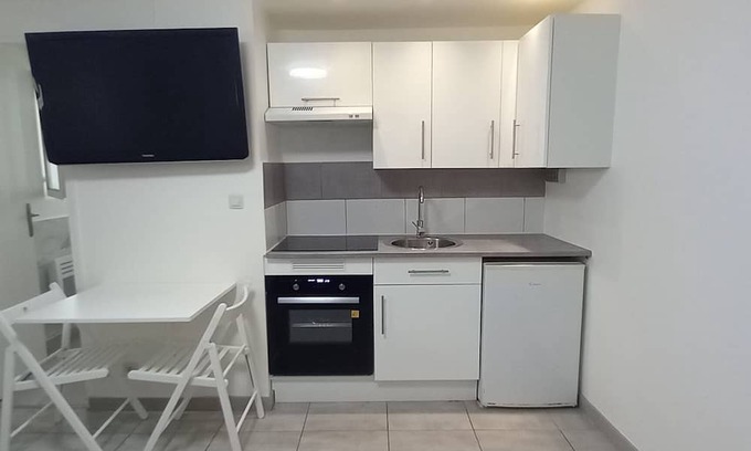 Gagny Apartment | Studio downtown Gagny