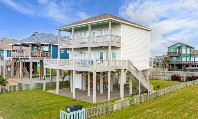 Crystal Beach House | B3 Sand Ranch: 4 BR, 3 BA House in Crystal Beach, Sleeps 14