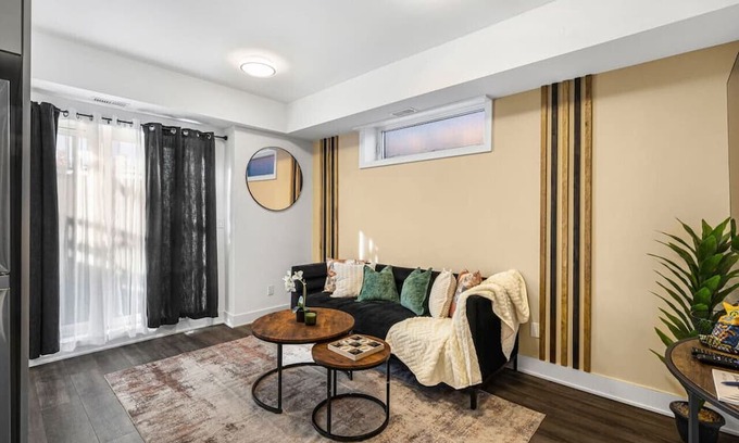 Niagara Falls Apartment | Cozy 2BR Retreat | Family Friendly Close to Falls