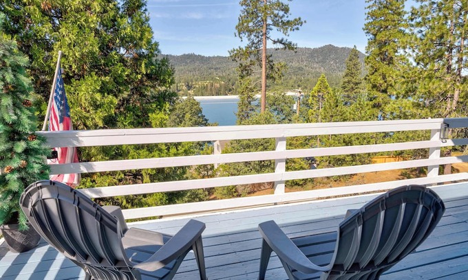 Bass Lake House | Franklin's Place at Bass Lake Yosemite with Boat Dock