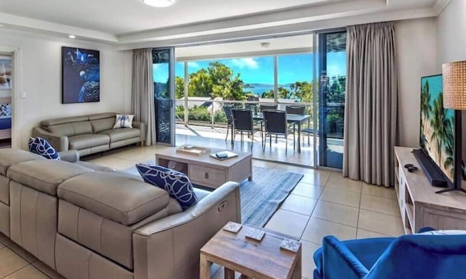 Hamilton Island Apartment | Blue Water Views 2