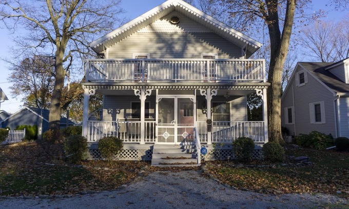 Lakeside Cottage | 327 Elm Ave in Lakeside