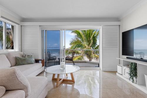 Palm Beach Apartment | Sunlit Splendor Apt w/ Park & Pool