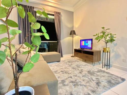 Taman Bukit Mewah Apartment | HCK28 Platino High View｜3min walk Paradigm｜Sutera